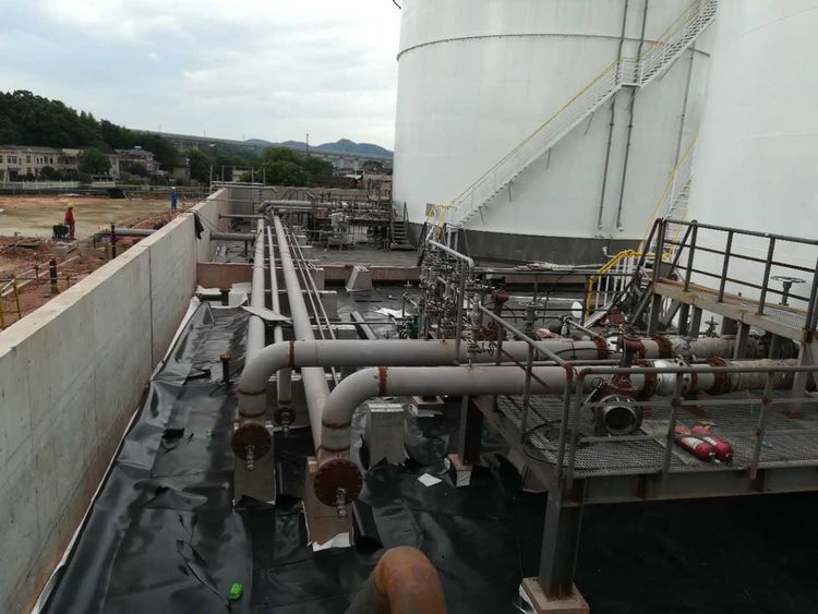 土工膜和土工布分別在儲(chǔ)油罐防滲中扮演什么角色